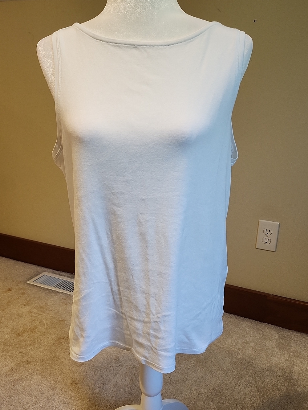 Chico's White Sleeveless Boatneck Tank Top